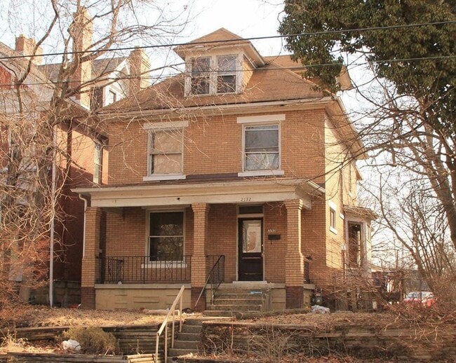 Building Photo - 2132 Summit St Rental