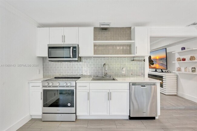 Photo - 701 NE 8th St