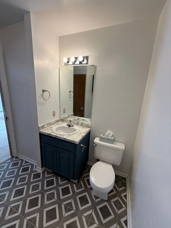 Photo - 3 bedroom 2.5 bath, 2 car garage off Easte...