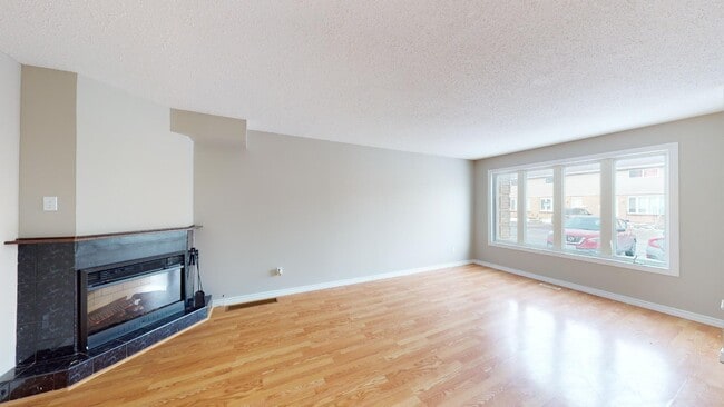 Photo - SPACIOUS THREE BEDROOM TOWNHOME BY HOSPITAL Unité 48