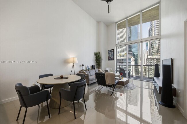 Photo - 475 Brickell Ave Unidad 1412