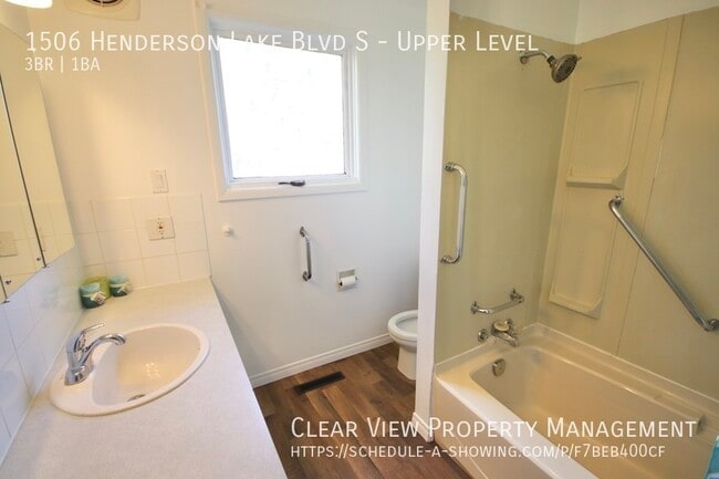 Photo - Centrally located 3 bedroom, 1 bathroom upper suite with UTILITES INCLUDED! Unit Upper Level