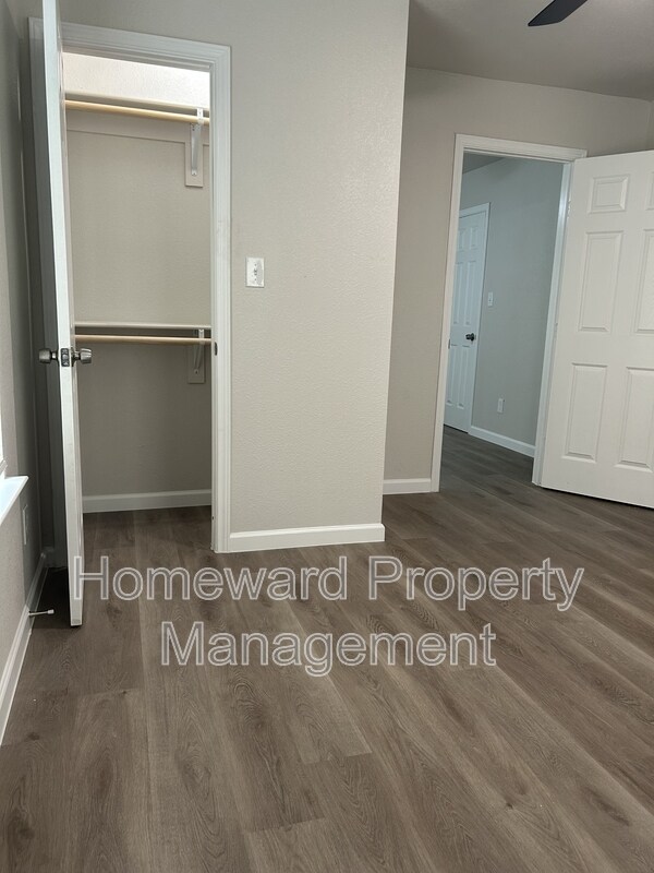 Photo - 407 N Justin Ave