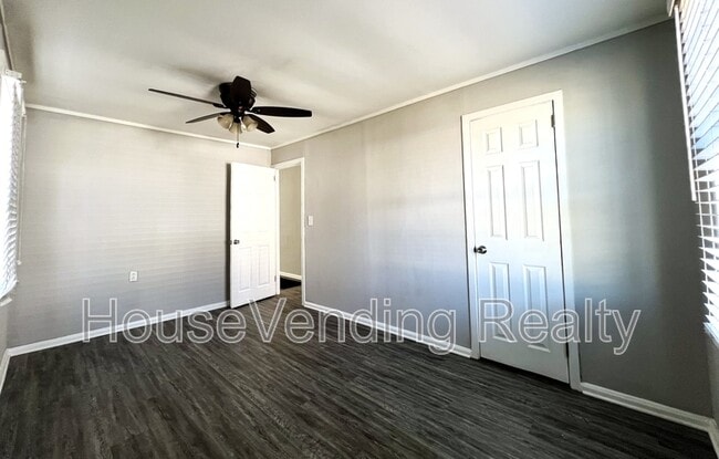 Photo - 407 Douglas Ave