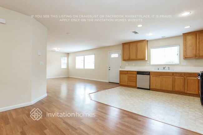 Photo - 1647 Dewey St