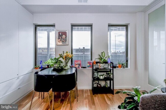 Photo - 1942 N Front St Unit 206