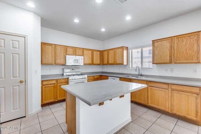 Photo - 17435 W Saguaro Ln