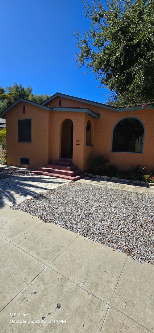 Building Photo - 3 Bedroom 1.5 bath with large basement  an... Unit 1849 Vine Street,  A
