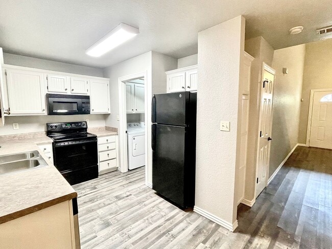 Photo - Quiet, Well-Maintained 2Bed/2.5Bath Home – Prime Fayetteville Location!