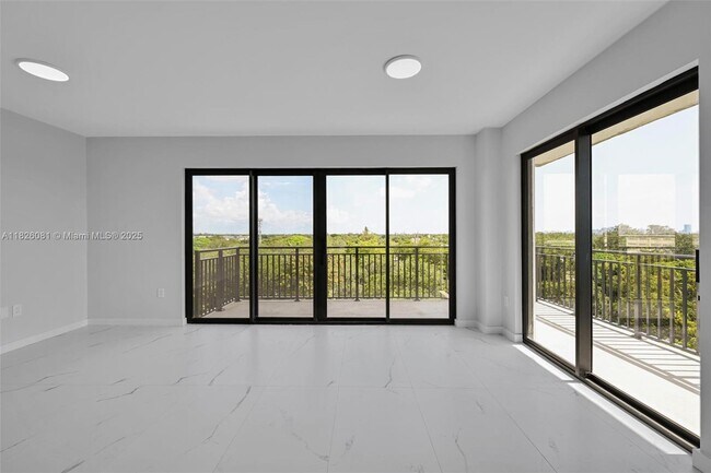 Photo - 840 NE 130th St Unidad 500