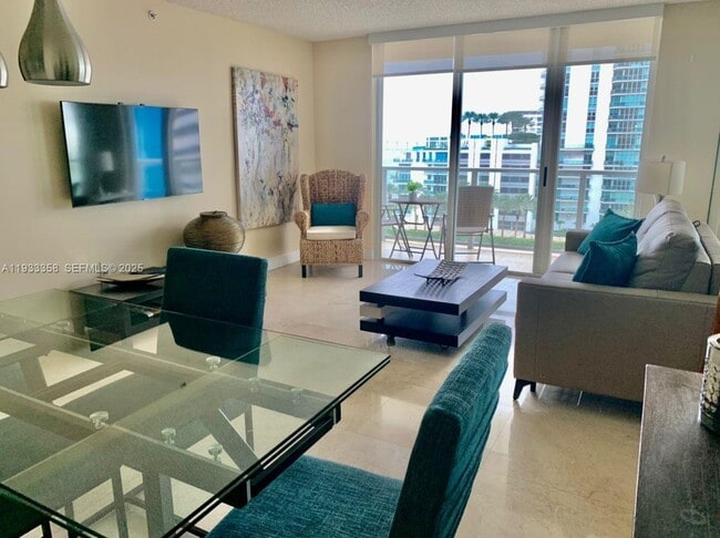 Building Photo - 1155 Brickell Bay Dr Unit 705