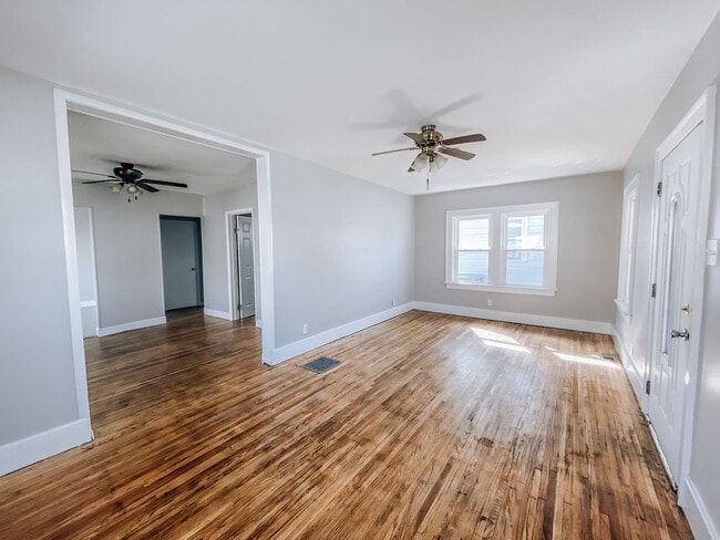 Building Photo - 3 Bedroom, 2 Bath House