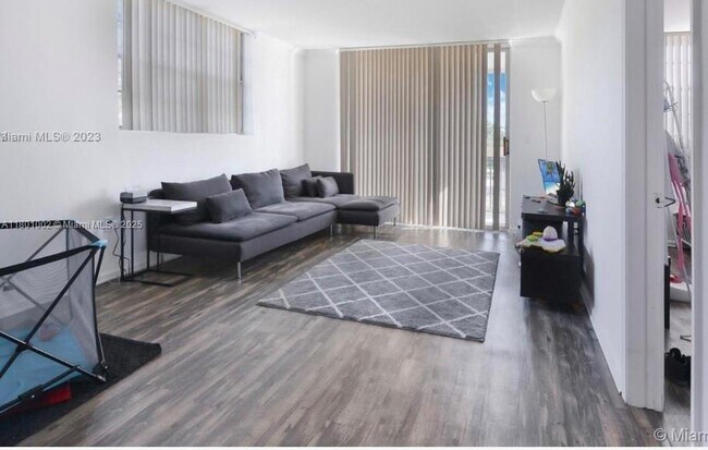 Photo - 12590 NE 16th Ave Unidad 211 Rental