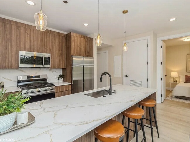 Building Photo - 3045 W Irving Park Rd Unit 201 Rental