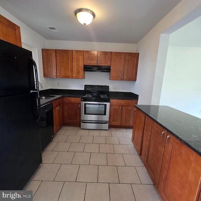 Building Photo - 3096 Heathcote Rd