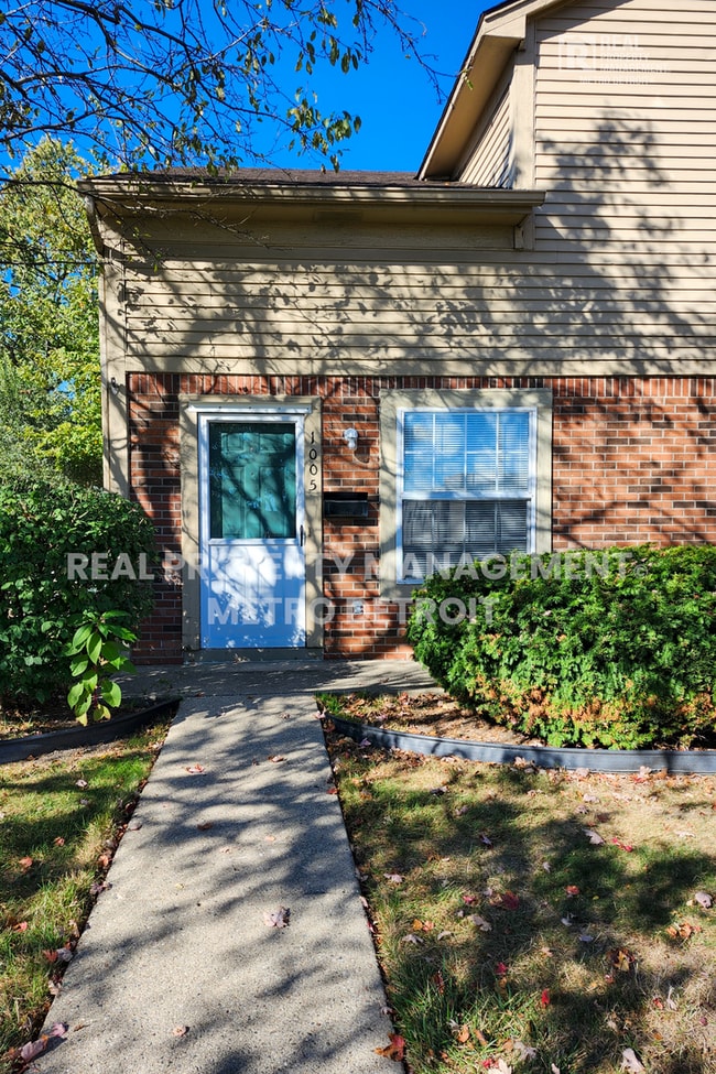 Photo - 1005 N Main St