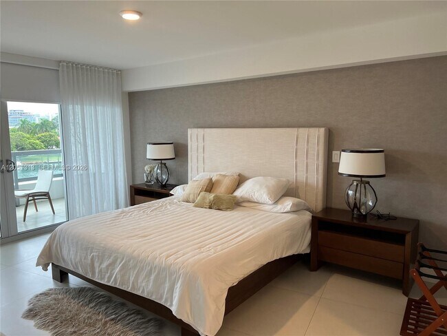 9261 E Bay Harbor Dr Unit 403