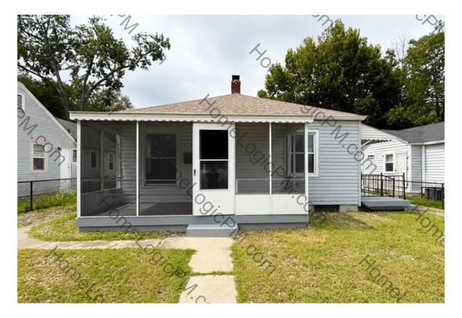 Building Photo - EAST SIDE UPDATED 3 BEDROOM 2 BATH HOME AVAILABLE NOW!