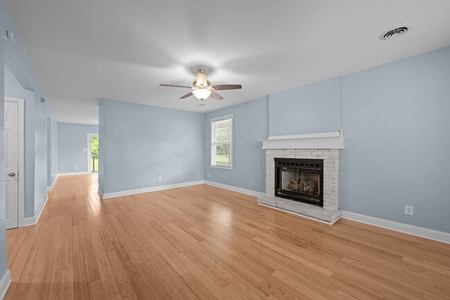 Photo - 4BD/3BA plus Bonus Room on Sought After Ma...