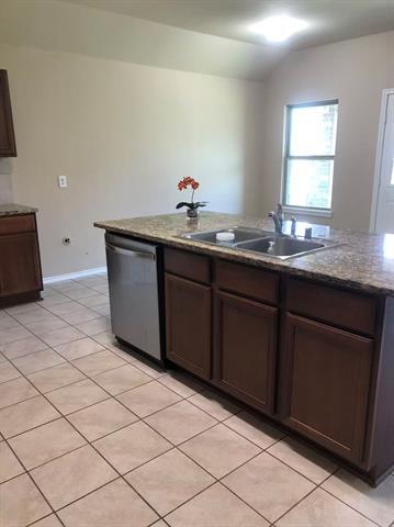Photo - 2760 Tanner St