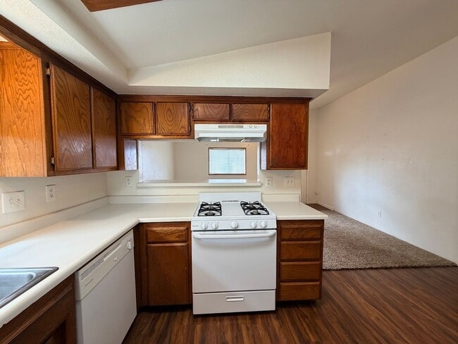 Photo - Well maintained home in convenient location w/seasonal landscaping incl.