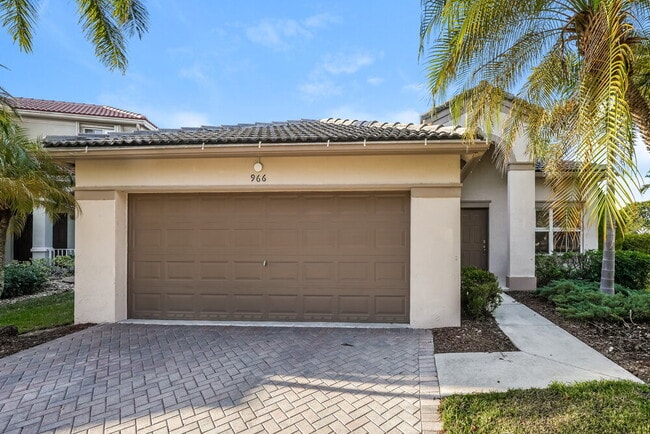 Building Photo - 966 Bluewood Terrace