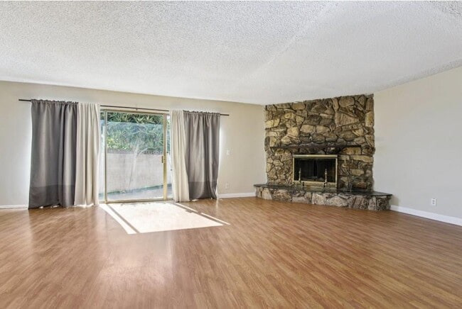 Building Photo - 6911 Bellaire Ave