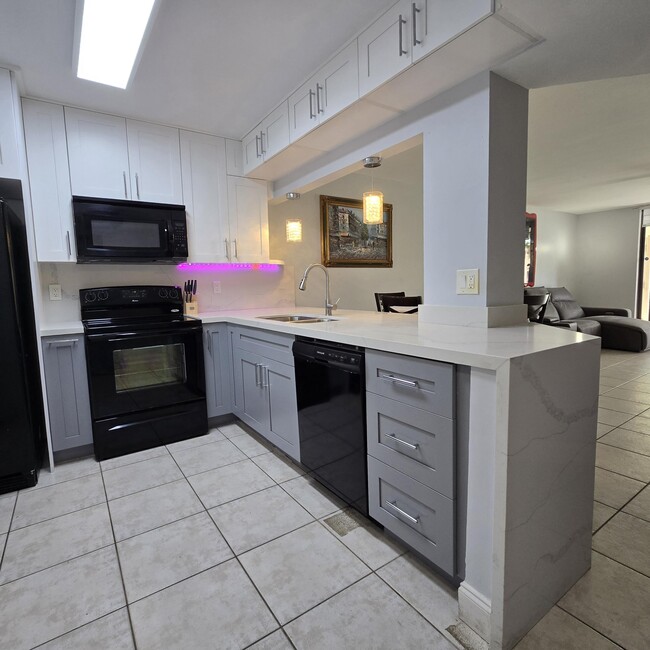 Photo - 10501 W Broward Blvd Unidad 302