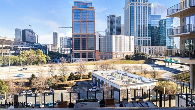 Photo - 1007 S Mint St Unidad 817