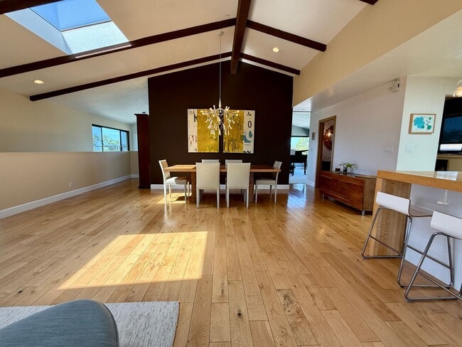 Photo - Unique 4 Bedroom House with OCEAN VIEWS in Sunset Cliffs! Fully Furnished! 6 Month Lease Term!