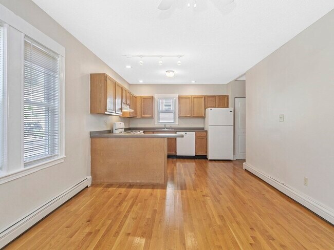 Photo - 549 Main St Unit 1
