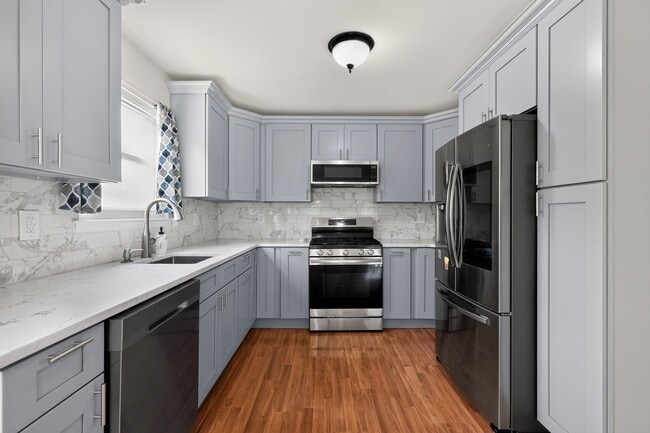 Photo - 402 Candlewood Way