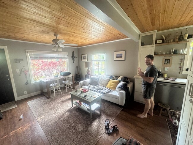 Photo - 1644 Oak St