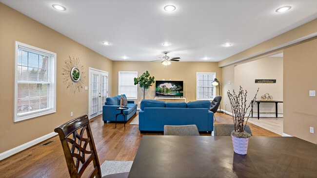 Photo - 800 S Washington St Unidad ID1431387P