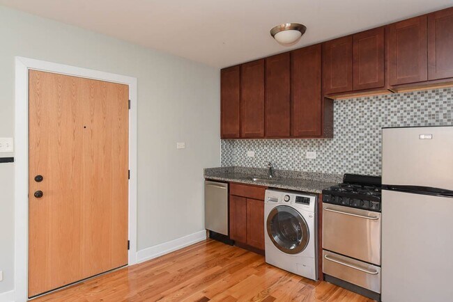 562 W Arlington Pl Unit 014