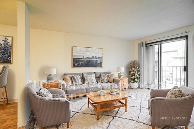 Building Photo - 14132 NE Sandy Blvd