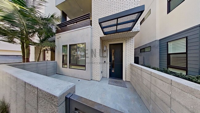 Amazing 3 Bedroom Townhouse with Rooftop P... - Amazing 3 Bedroom Townhouse with Rooftop P...