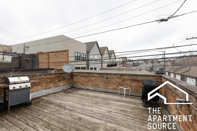 Photo - 2449 N Ashland Ave Unidad 1