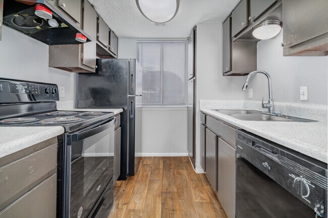 2BR, 2BA - 1174SF - Kitchen