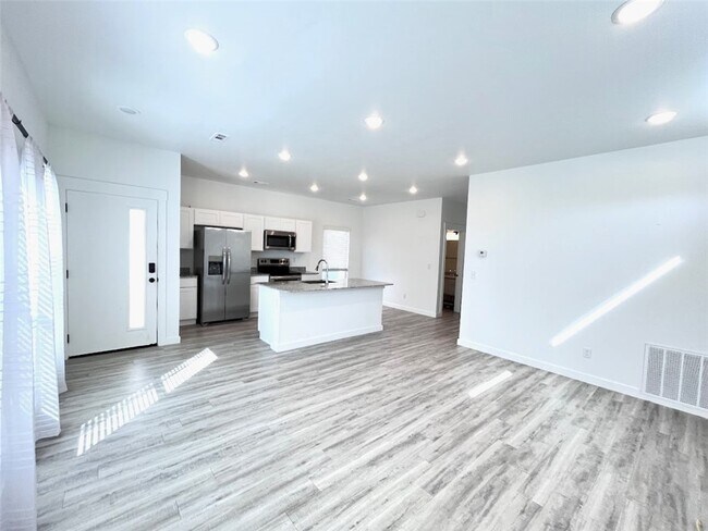 Photo - 950 Ventnor Ave