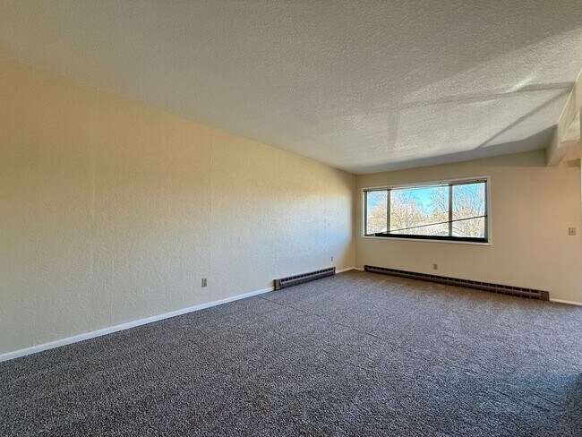 Photo - Vintage Upstairs 2 Bedroom With Patio In Hollywood District ~ Near It All! Off Street Parking~ Pe... Unit 4516