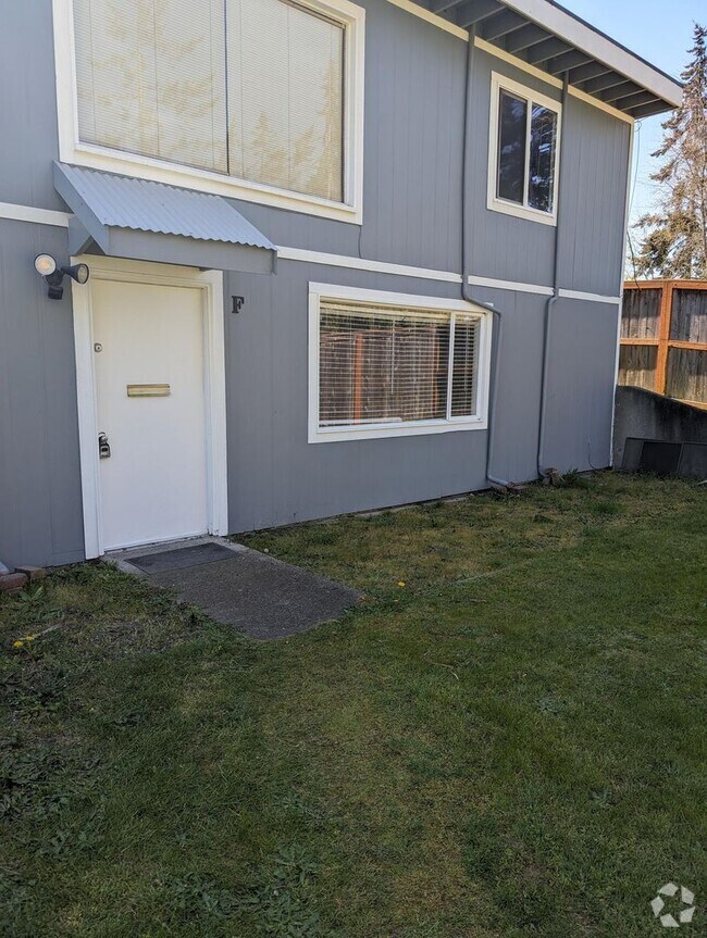 Building Photo - SPORTSMAN Unit F Rental
