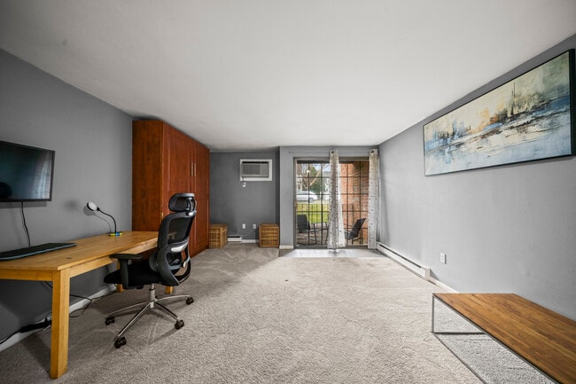 Building Photo - 42 N Main St Unit 50 Mews