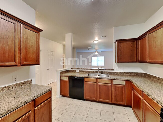 Photo - 914 Paradise Rd