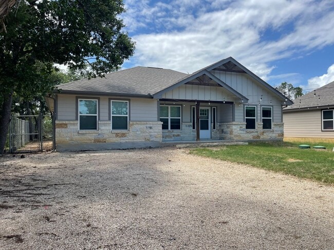Building Photo - NEW ON MARKET
