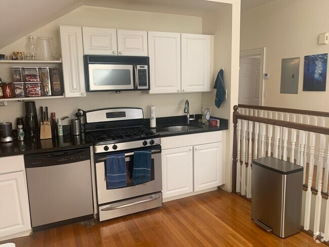 Building Photo - 29 Bowdoin St Unit 5 Rental
