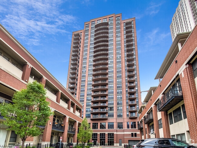 Building Photo - 330 N Jefferson St Unit 801 Rental