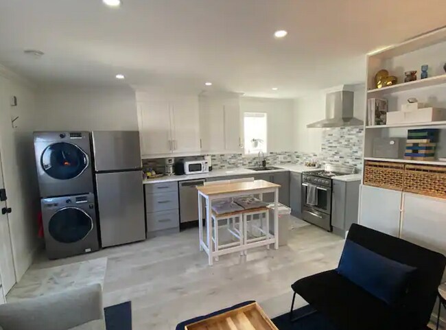 Photo - 349 Third Av W