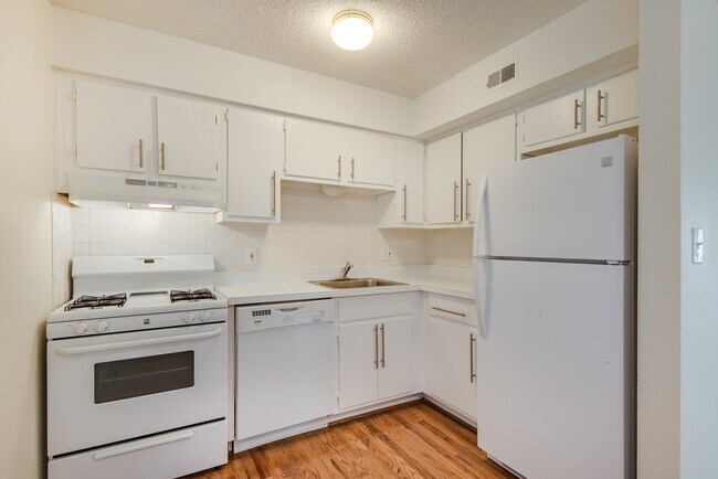 Photo - 4006-4008 Oak St