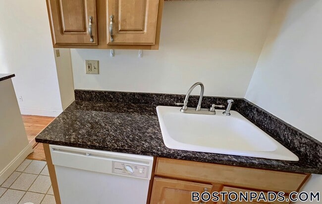 Building Photo - 195 Park Dr Rental